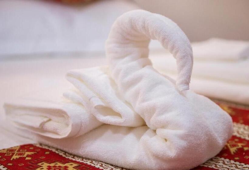 سوئیت 2 خوابه, Hanul Hora Romaneasca