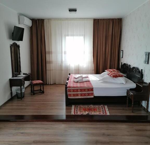 اتاق لوکس با بالکن, Hanul Hora Romaneasca