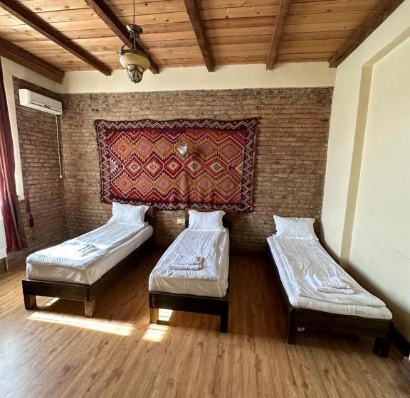 اتاق استاندارد سه نفره, Old Sighnaghi