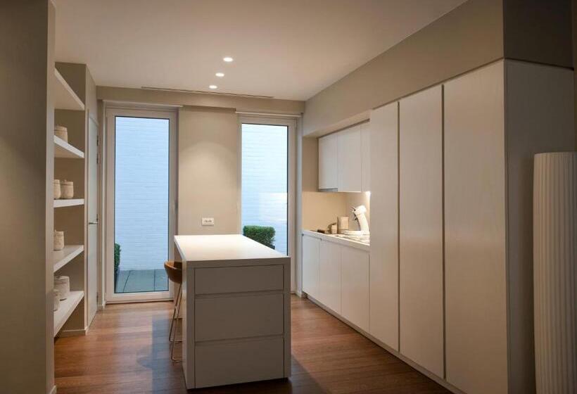 استودیوی استاندارد, Studio K