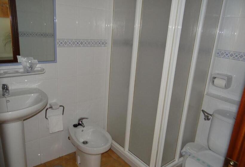 اتاق استاندارد سه نفره, Hostal Mellizo