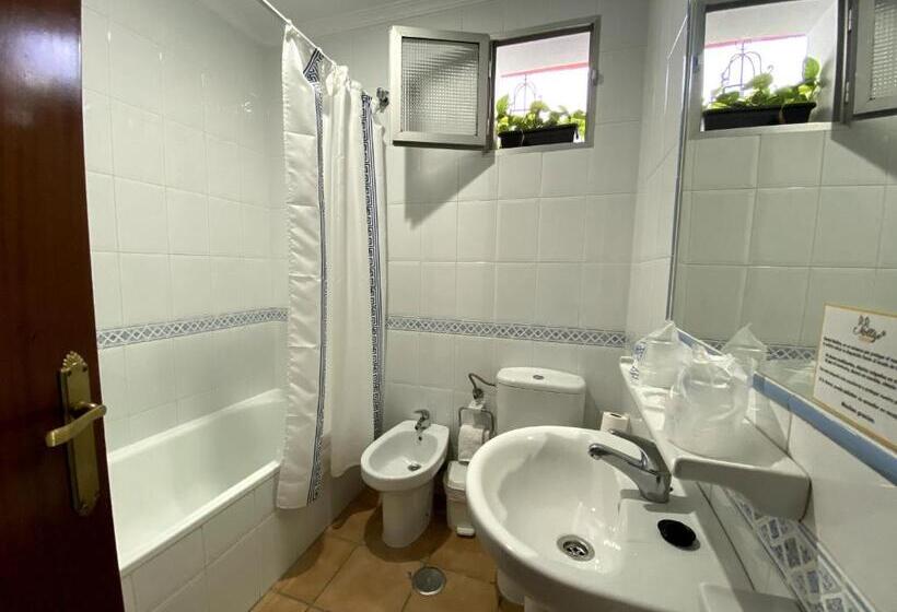 اتاق استاندارد سه نفره, Hostal Mellizo