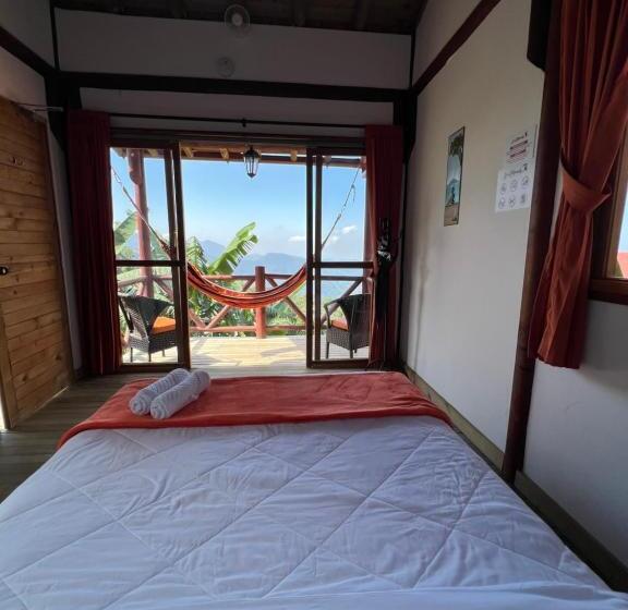 اتاق لوکس با بالکن, Loma Nevada Minca