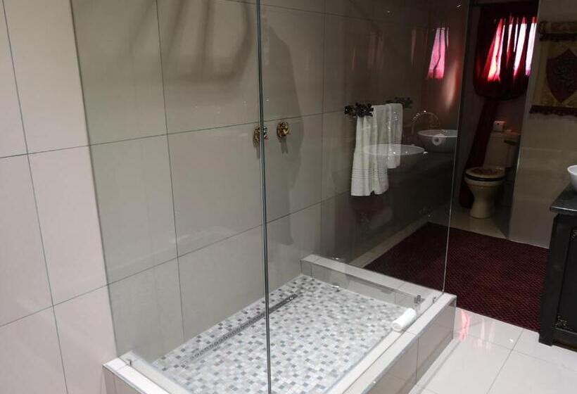 جناح دوبلكس, Excalibur Boutique