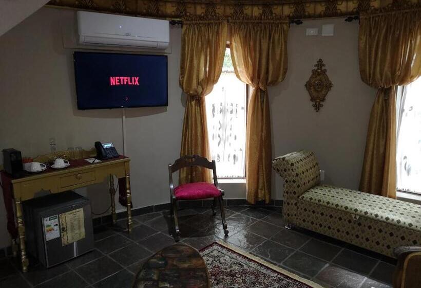 غرفة سوبيريور سرير كينج, Excalibur Boutique