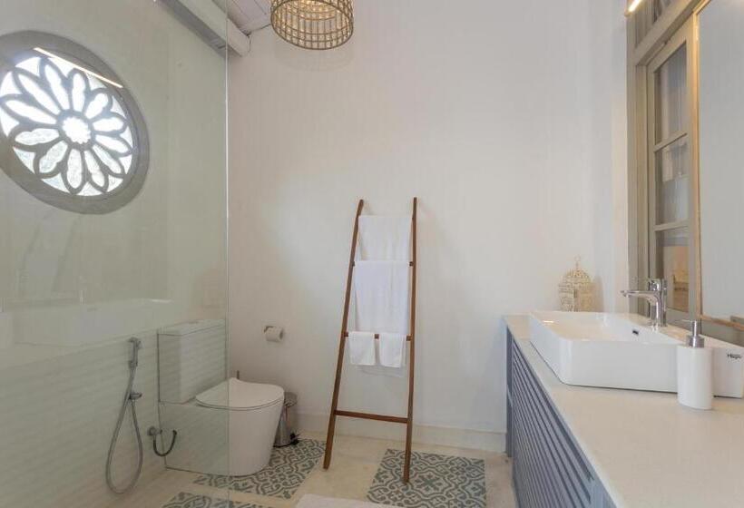 اتاق استاندارد سه تخته با بالکن, Prana Home