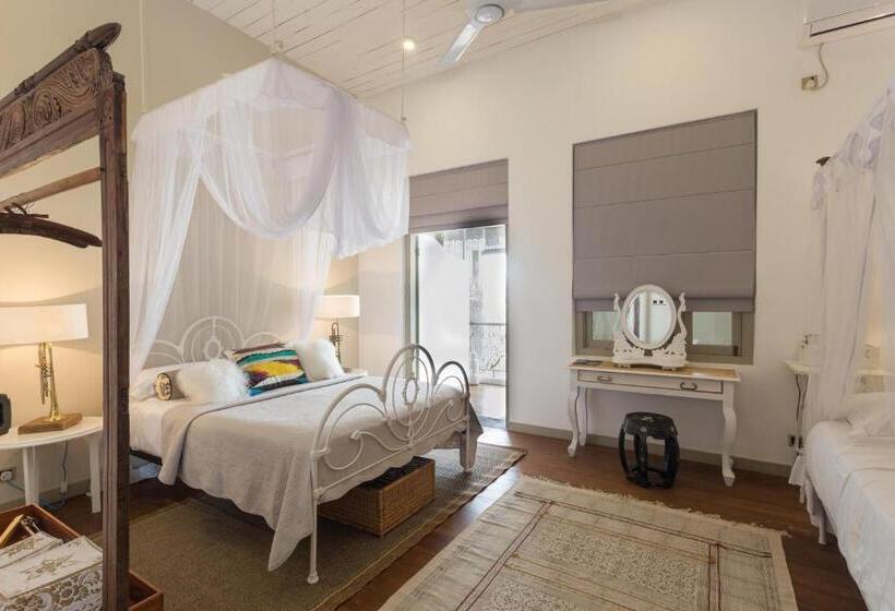 اتاق استاندارد سه تخته با بالکن, Prana Home