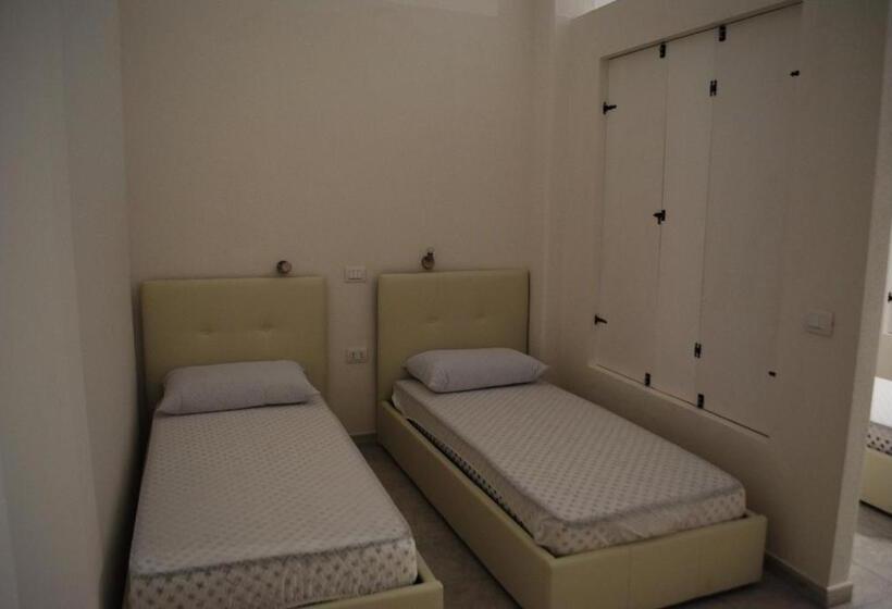 استودیوی استاندارد, Luxar Room