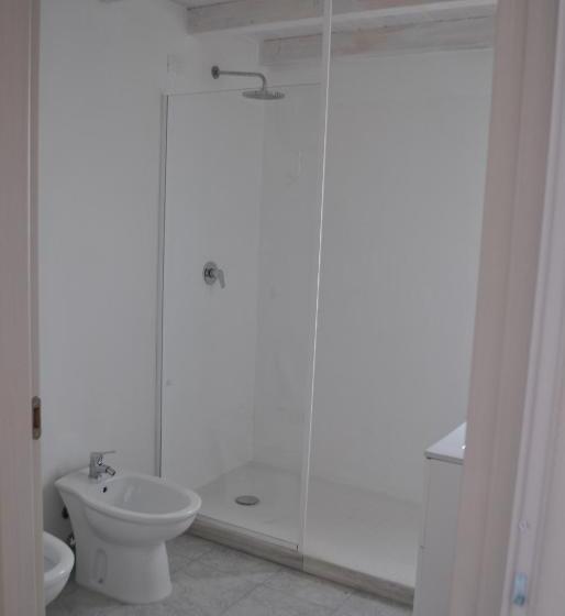 استودیو خانوادگی, Luxar Room