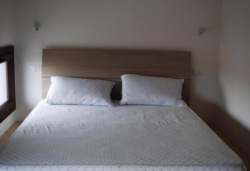 استودیو خانوادگی, Luxar Room