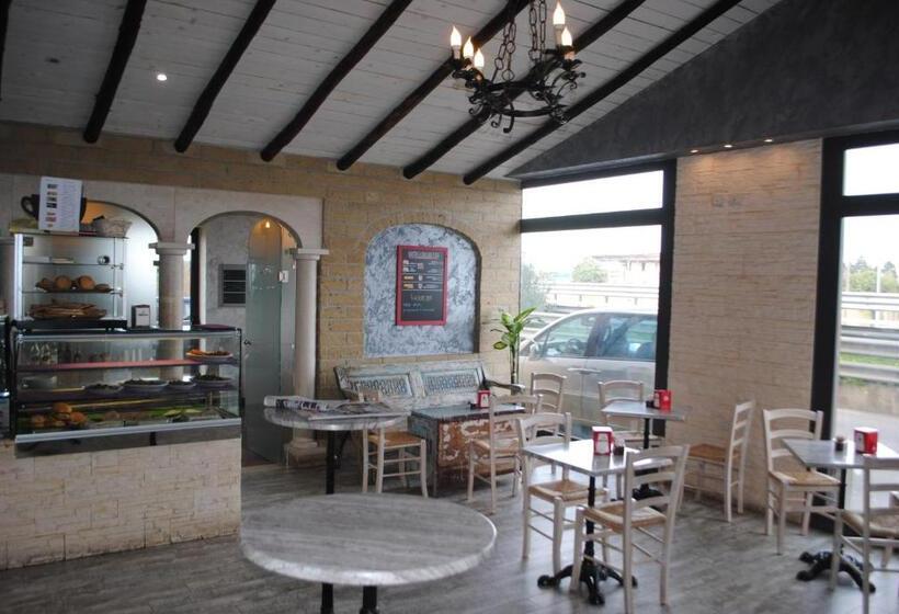 استودیو خانوادگی, Luxar Room