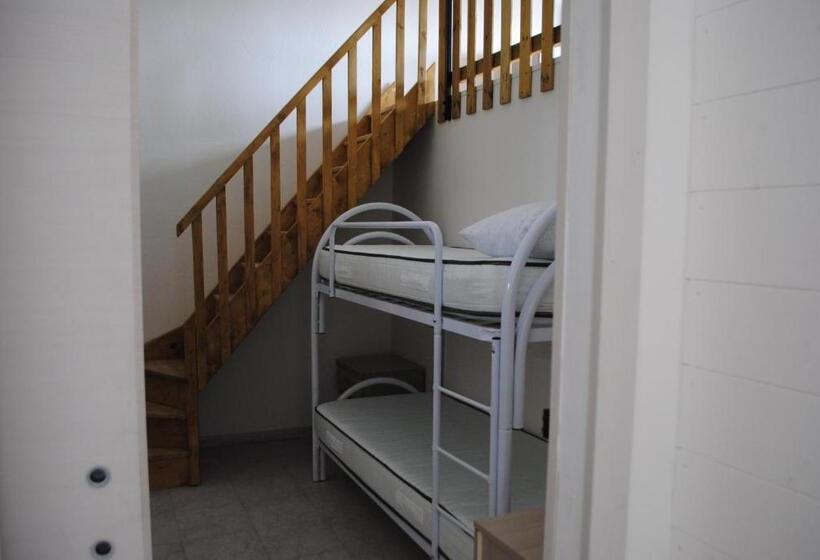 اتاق دوبلکس, Luxar Room