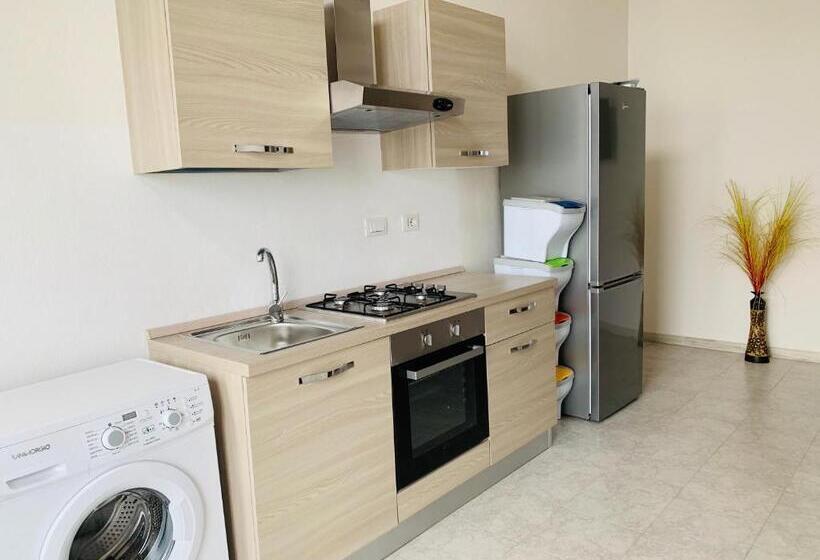 استودیو خانوادگی, Luxar Room