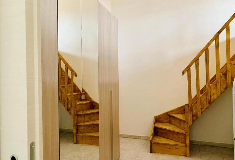 استودیو خانوادگی, Luxar Room