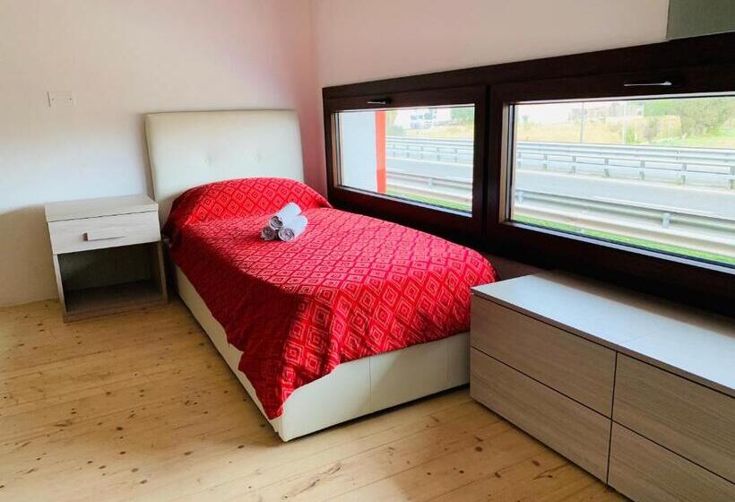 استودیو خانوادگی, Luxar Room