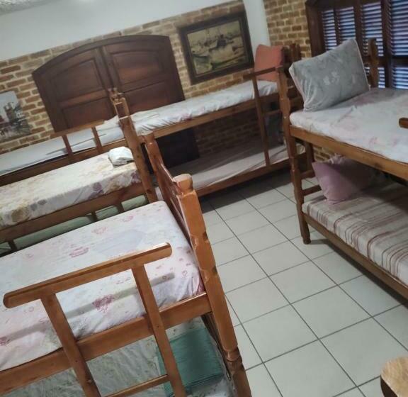 تختخواب در اتاق مشترک, Aloha Hostel Cabo Frio