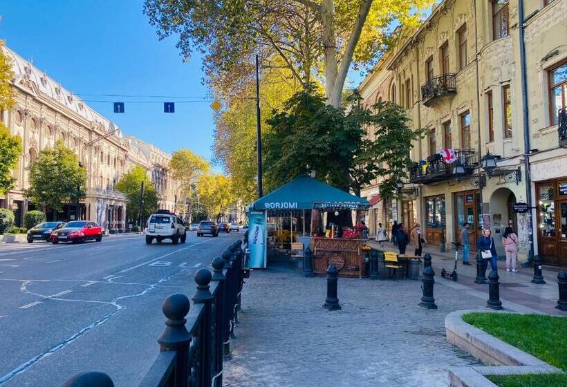 استودیوی استاندارد, Luky Apartment On Rustaveli Ave
