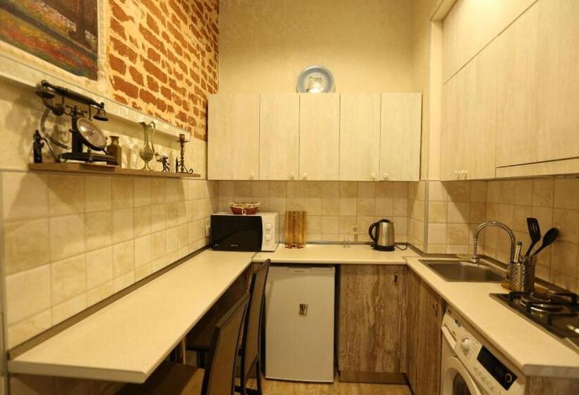 استودیوی استاندارد, Luky Apartment On Rustaveli Ave