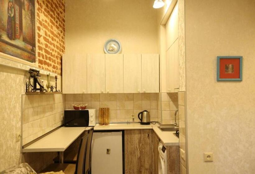 استودیوی استاندارد, Luky Apartment On Rustaveli Ave