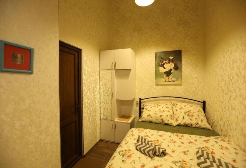 استودیوی استاندارد, Luky Apartment On Rustaveli Ave