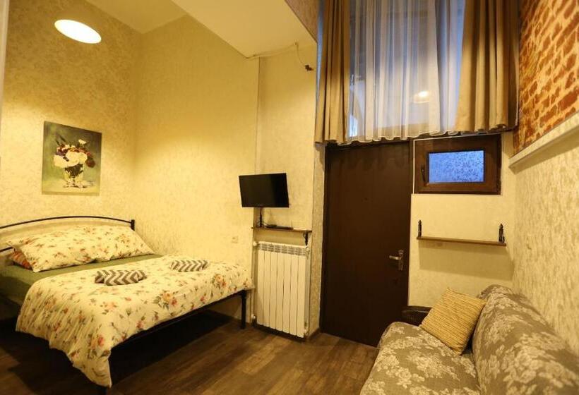 استودیوی استاندارد, Luky Apartment On Rustaveli Ave