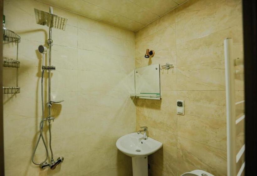 استودیوی استاندارد, Luky Apartment On Rustaveli Ave
