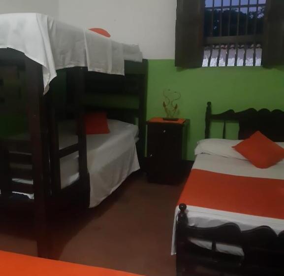 اتاق خانوادگی با سرویس بهداشتی مشترک, Hostal Villa Cecilia