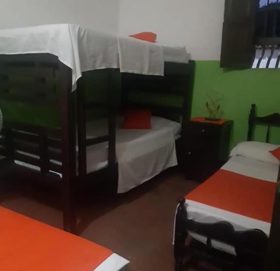 اتاق خانوادگی با سرویس بهداشتی مشترک, Hostal Villa Cecilia