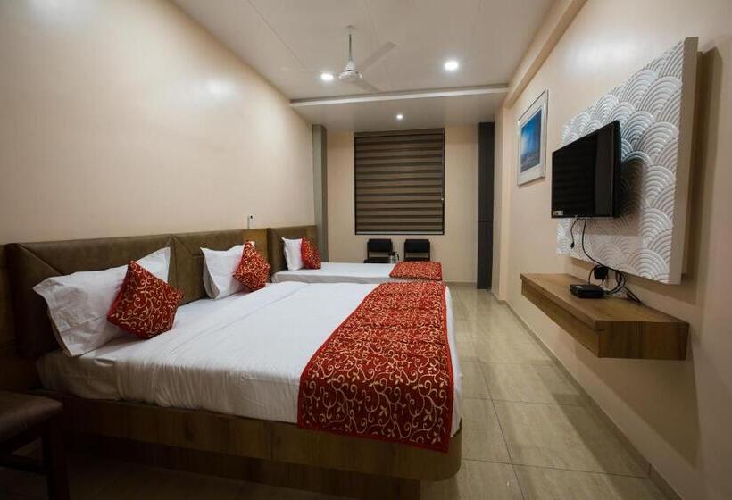 اتاق استاندارد سه نفره, Balaji Palace