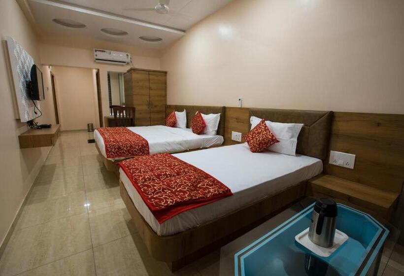 اتاق استاندارد سه نفره, Balaji Palace