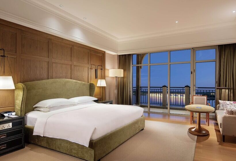 اتاق لوکس با بالکن, Hilton Wen An