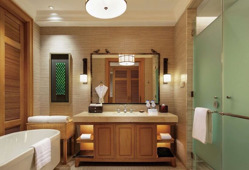 اتاق لوکس با چشم‌انداز دریاچه, Hilton Wen An