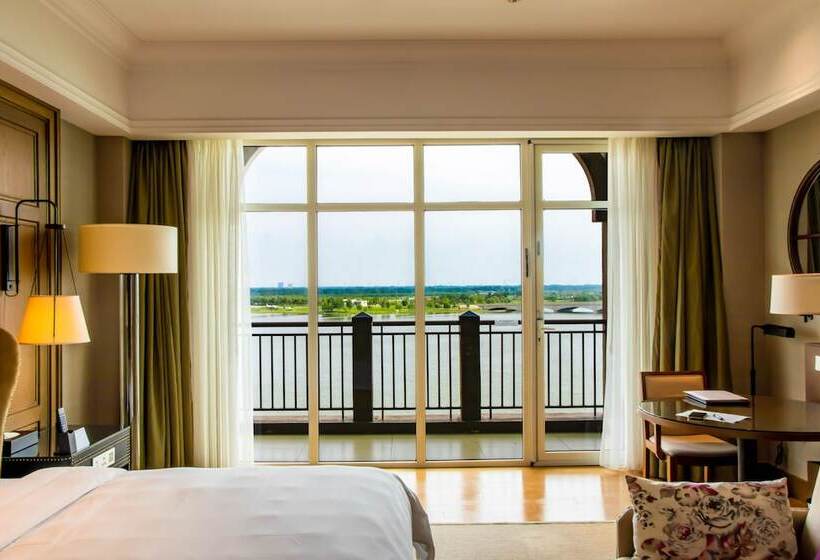 اتاق لوکس با چشم‌انداز دریاچه, Hilton Wen An