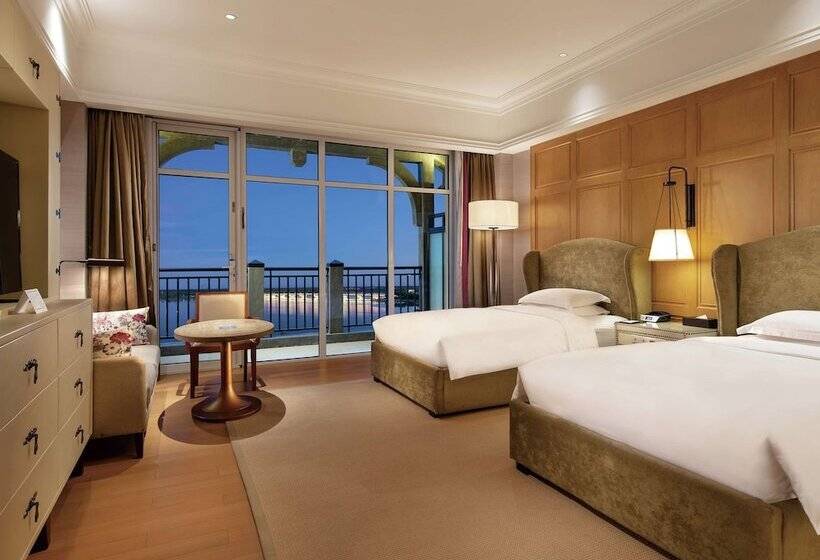 اتاق لوکس با چشم‌انداز دریاچه, Hilton Wen An