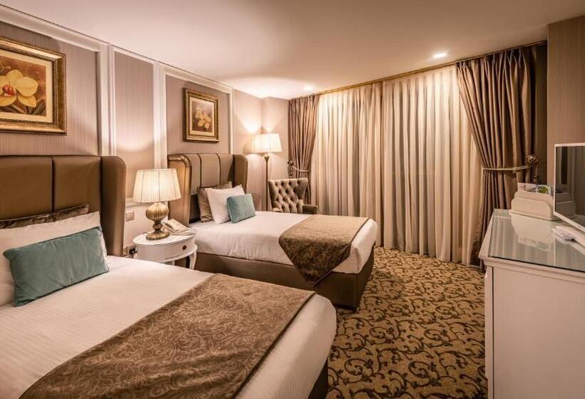 اتاق لوکس چهار تخته, Dome Hotel & Casino At Central Kyrenia