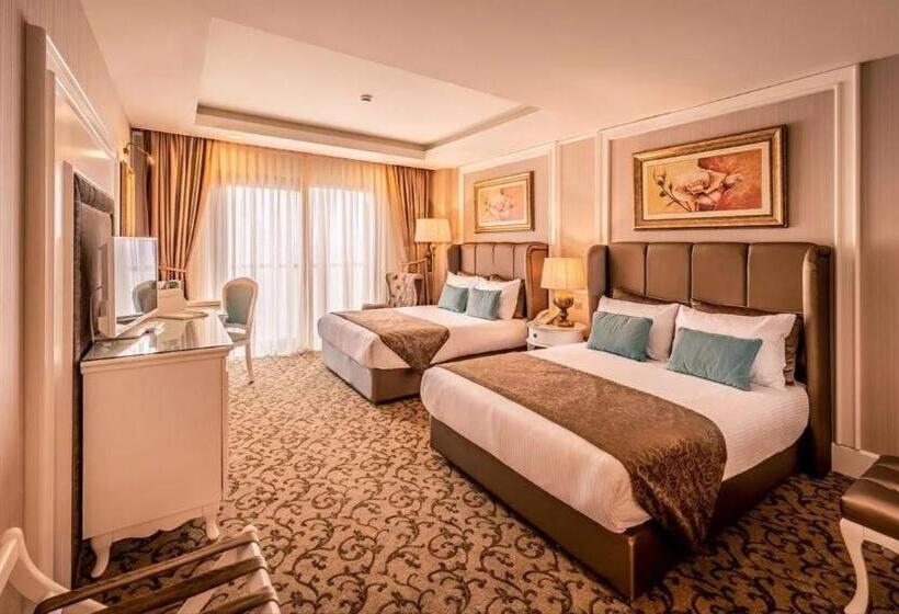 اتاق لوکس چهار تخته, Dome Hotel & Casino At Central Kyrenia