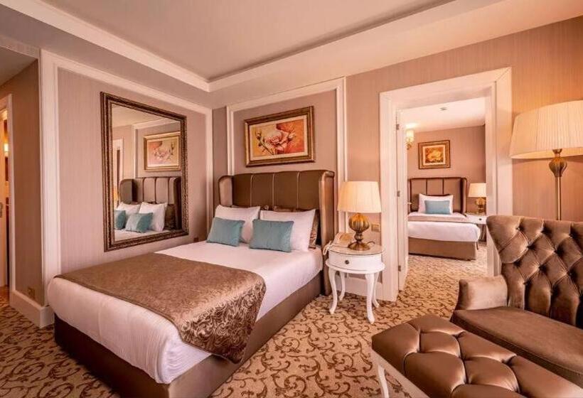 اتاق لوکس چهار تخته, Dome Hotel & Casino At Central Kyrenia
