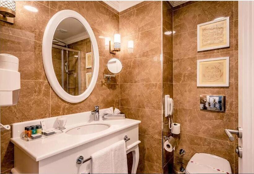 اتاق لوکس چهار تخته, Dome Hotel & Casino At Central Kyrenia