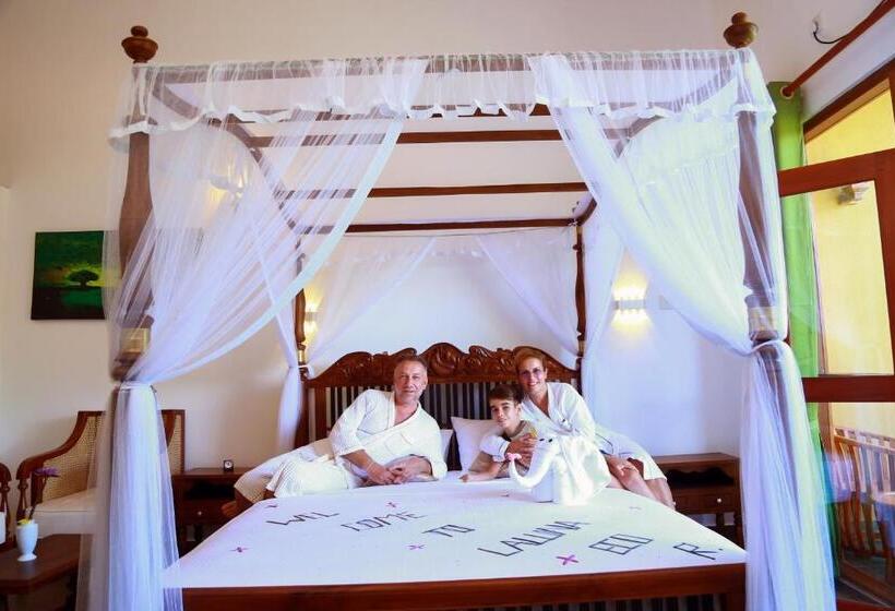 اتاق لوکس, Laluna Eco Resort Pvt Ltd