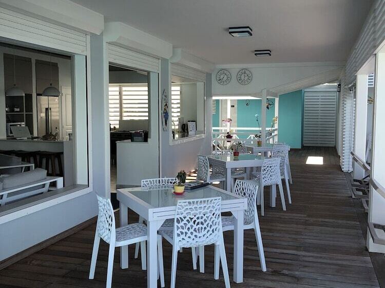 اتاق لوکس, Hôtel La Christophine