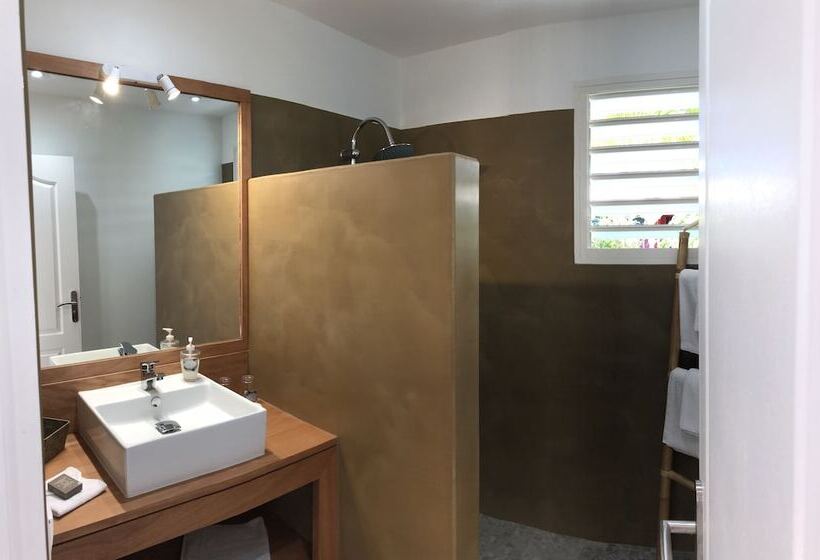 اتاق لوکس, Hôtel La Christophine