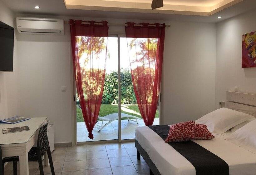 اتاق لوکس, Hôtel La Christophine