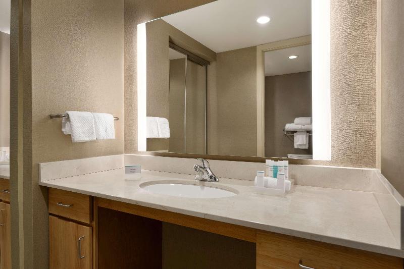 اتاق استاندارد با تخت بزرگ برای معلولان, Staybridge Suites By Holiday Inn Montgomery  Downtown