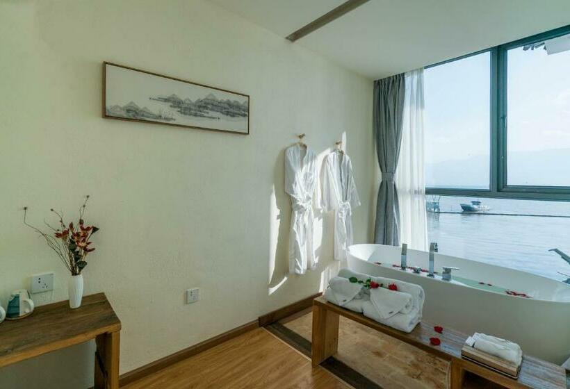 اتاق استاندارد با بالکن و چشم‌انداز دریا, Dali Erhai Baishe Seaview Inn