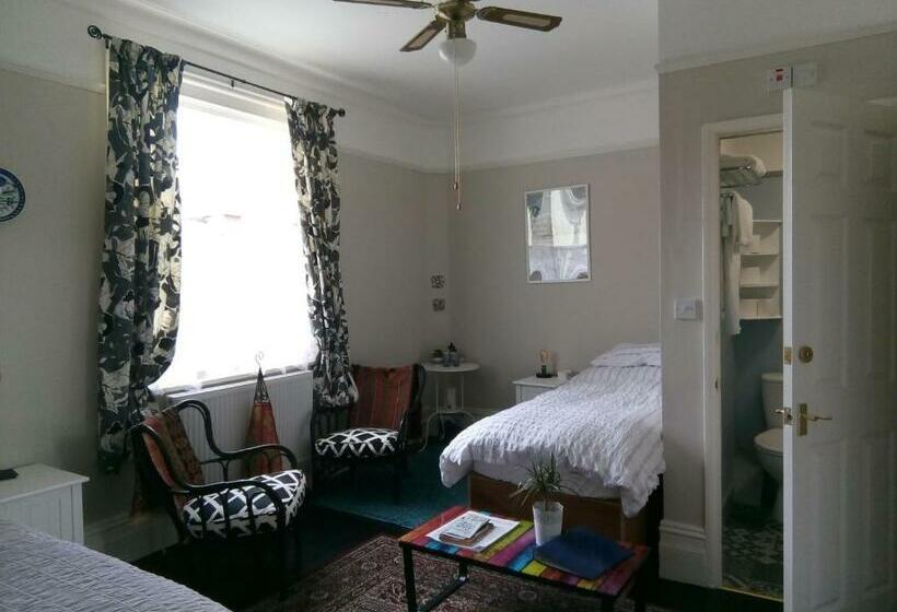 اتاق استاندارد, Rosslyn Court