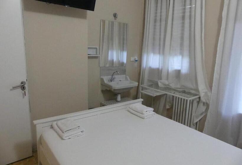 اتاق استاندارد با سرویس بهداشتی مشترک, La Cabana