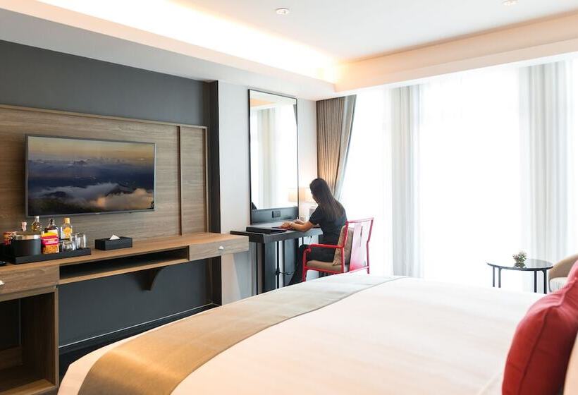 Deluxe Room Mountain View, Ramada Plaza By Wyndham Chao Fah Phuket