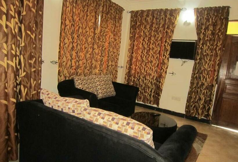 بانگلوی لوکس, Jakicha Motel