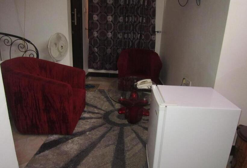 اتاق لوکس, Jakicha Motel