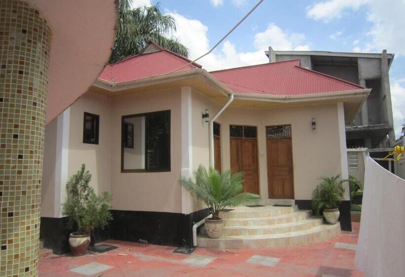 اتاق لوکس, Jakicha Motel